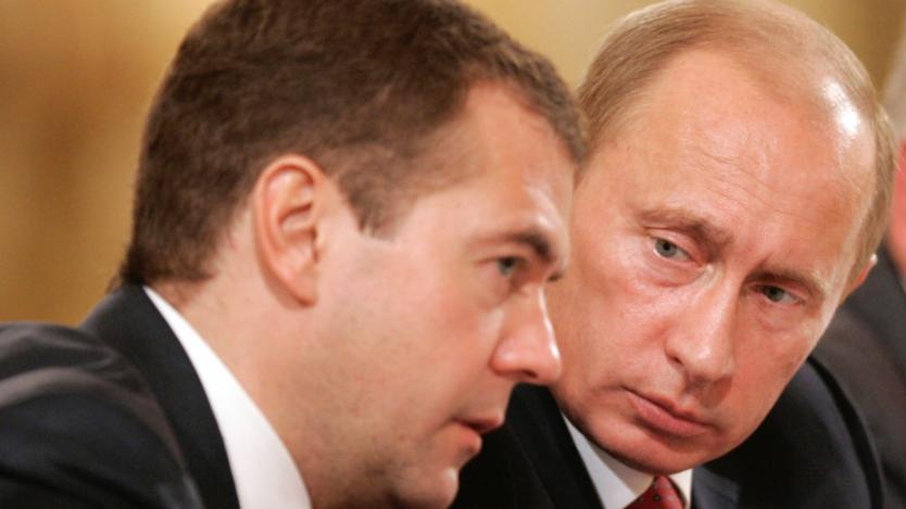 Путин предложи Медведев пак да е премиер