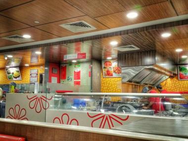 Веригите за бързо хранене не намират тийнейджъри за работа