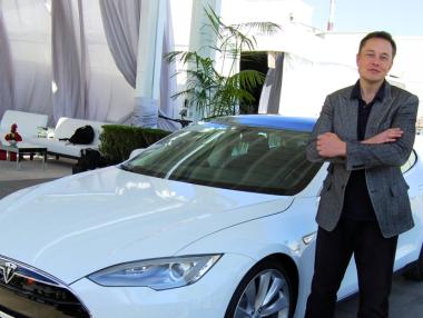 Мъск изкупи акции на Tesla за близо 10 млн. долара