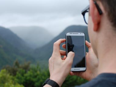 Google ще направи Android по-малко обсебващ