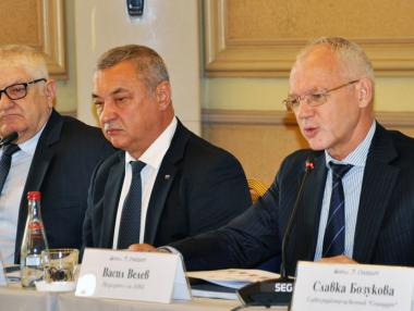 Производството има най-голяма нужда от работна ръка