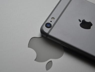 Apple е на крачка да стане първата 1-трилионна компания