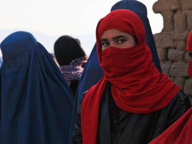 По пътищата на Саудитска Арабия за пръв път се появиха табели и за двата пола