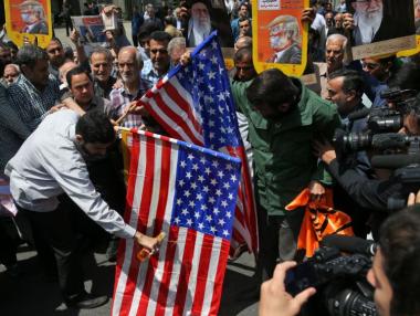 Истинската цел на Тръмп: да свали режима в Иран