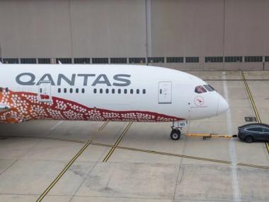 Tesla тегли Boeing 787 Dreamliner за нов световен рекорд