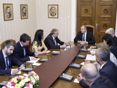 Президентът апелира за повече на брой, но по-малки по мащаб европроекти