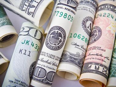 Доларът расте в очакване на по-високи лихви