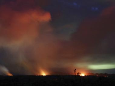 Изригващият вулкан на Хаваите образува облак от пепел близо 4 км