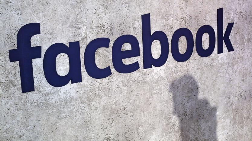 Facebook премахна още 583 млн. фалшиви акаунта
