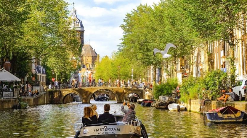 Амстердам не иска вече да е парти дестинация