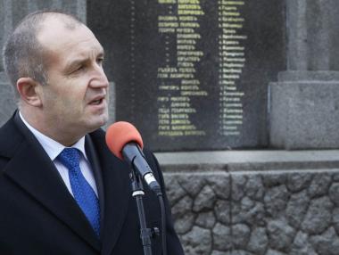 Радев и Путин ще разговарят днес в Сочи