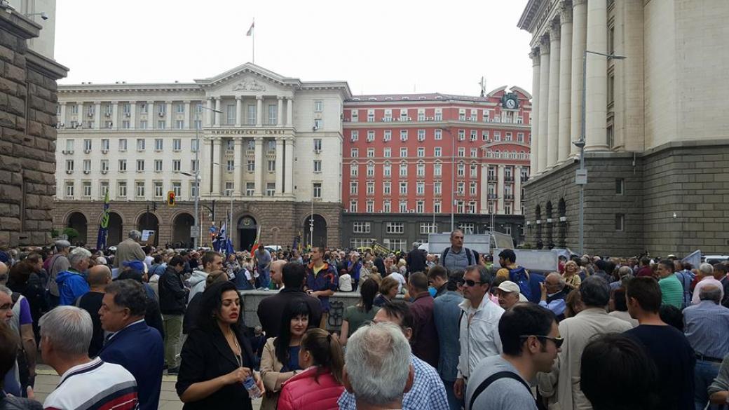 Протест и контрапротест за АЕЦ „Белене”