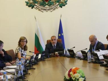 Кабинетът намери пари за заплати на лекарите в Ловеч и Враца