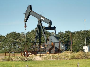 Петролът тръгна надолу