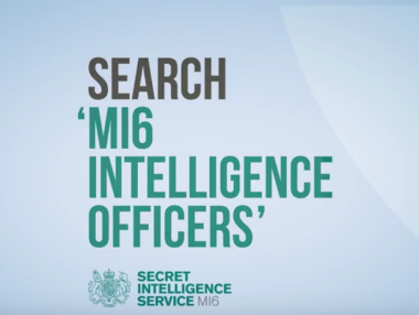 Реклама на MI6 опитва да „избяга“ от образа на Джеймс Бонд