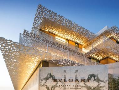 Пет хотела, собственост на модни диктатори