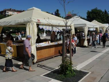 Книжният къмпинг пред НДК