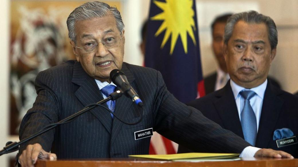 Малайзия събира доброволно от гражданите пари, за да плаща дълга си