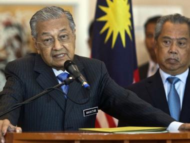 Малайзия събира доброволно от гражданите пари, за да плаща дълга си