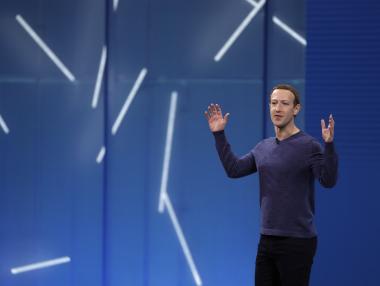 Чашата на търпението на акционерите във Facebook започва да прелива