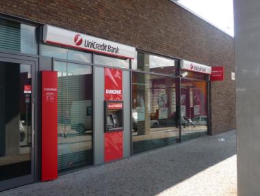 FT: UniCredit обмисля сливане със Societe Generale