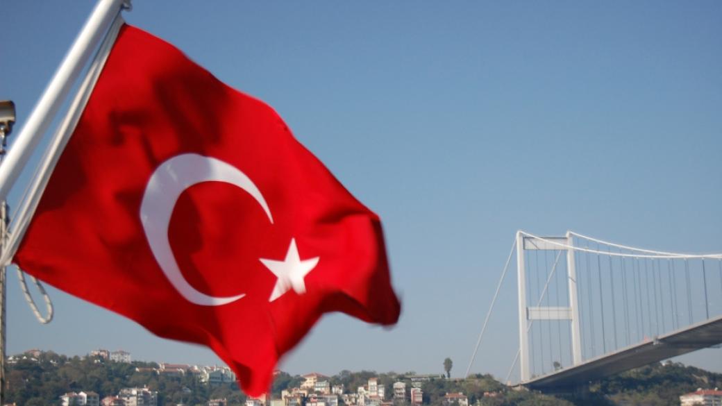Курсът на турската лира остава нестабилен
