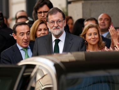 Мариано Рахой се оттегля като лидер на Народната партия