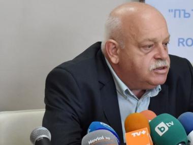 Дончо Атанасов: Ремонтите на магистралите се правят денонощно