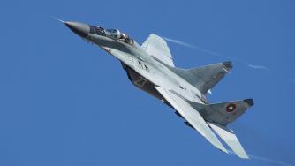 Парламентът решава за новите самолети и бойна техника