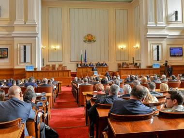 Парламентът позволи на енергийния министър да преговаря за „Белене“