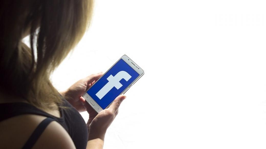 Съобщенията на 14 млн. потребители на Facebook станали публични заради грешка