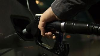 Бензин и дизел поскъпнали рекордно - с 20-30 ст.