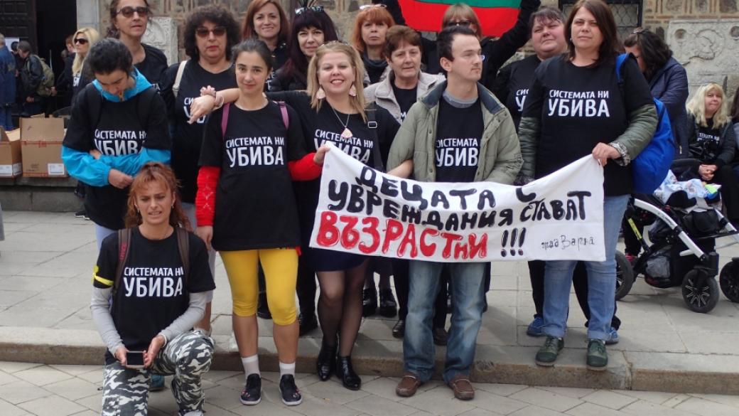 Майките на деца с увреждания защитиха Бисер Петков