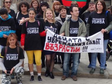 Майките на деца с увреждания защитиха Бисер Петков