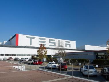 Tesla съкращава 9% от служителите си