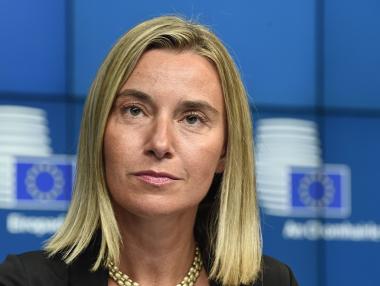 Италианският еврокомисар отказа да говори за кризата с мигрантите в Италия