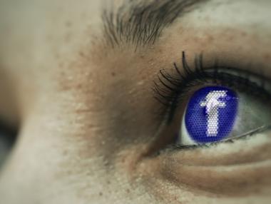 Facebook може да започне да следи и движението на очите