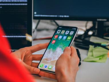 Apple ще блокира инструментите на властите за хакване на iPhone