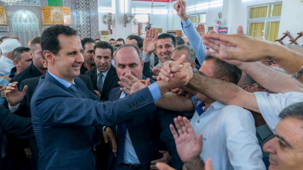 Башар Асад се появи на публична молитва