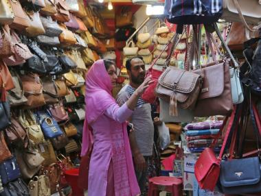 И Индия въведе вносни мита за американски стоки