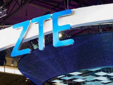 Акциите на ZTE потънаха с още 24%