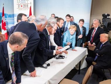 Упадъкът на американската империя