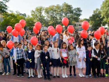 Държавата ще подпомогне 46 000 първокласници с 250 лв.