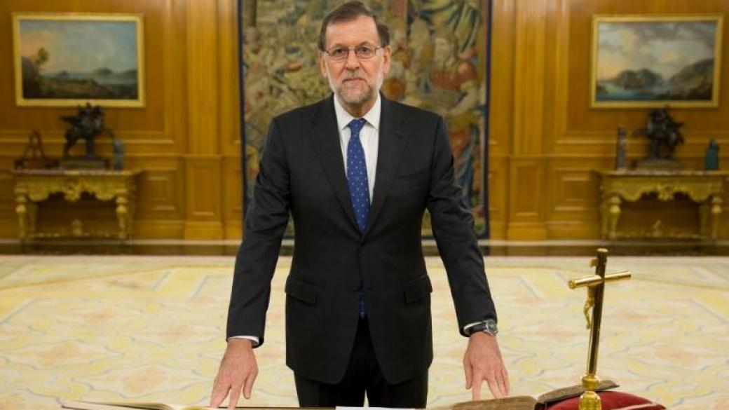 Бившият премиер на Испания Мариано Рахой се върна към старата си професия