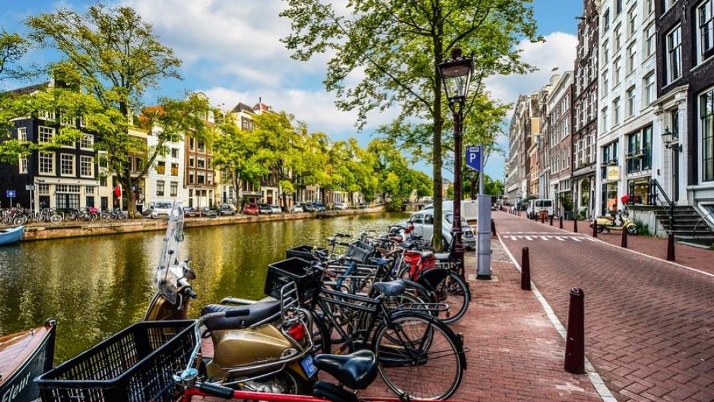 Холандия ще плаща на гражданите си да ходят с колело на работа