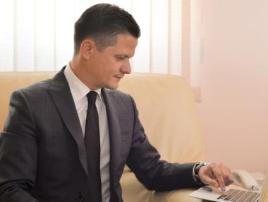 КЗП: Зачестяват сигналите за фалшиви намаления в интернет