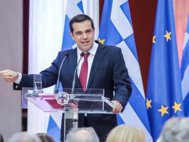 Алексис Ципрас си сложи вратовръзка