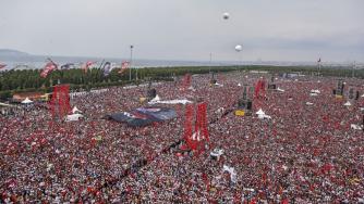 Икономиката е големият залог на утрешните избори в Турция