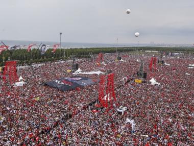 Икономиката е големият залог на утрешните избори в Турция