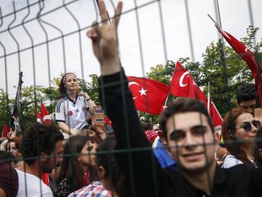 Турция гласува на исторически предсрочни избори